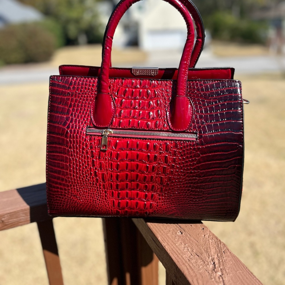 Elegant Red faux Crocodile-Embossed Handbag B1